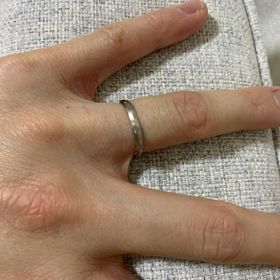 【YUKA HOJO(ユカホウジョウ)の口コミ】 デザインがかわいらしく、着け心地も軽い。
槌目がありキズが今後できたと…