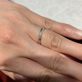 【YUKIZAKI BRIDAL(ユキザキブライダル)の口コミ】 デザイン性に惹かれ、選択しました。シンプルかつこだわりのあるデザイン…