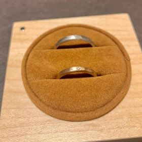 【ringram(リングラム)の口コミ】 2人で思い描いていた指輪が一番近い形で作れそうだった為。また平打ちでは…