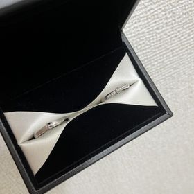 【エクセルコダイヤモンド(EXELCO DIAMOND)の口コミ】 普段使いのできるキラキラしたものを探していたところ、
店員さんがオスス…