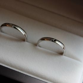 【JewelMIKI(ジュエルミキ)の口コミ】 いろいろと店頭にあった指輪をつけてみましたが、私は細めの指輪が良かっ…