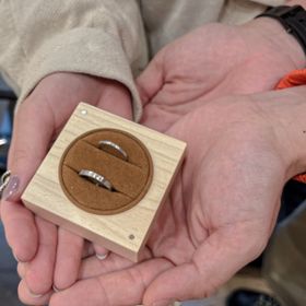 【ringram(リングラム)の口コミ】 素材はあまり劣化しないものが良かったのでプラチナと決めていました。幅…