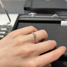 【エクセルコダイヤモンド(EXELCO DIAMOND)の口コミ】 重ね付けを考えていて、婚約指輪はゴージャスに、結婚指輪はシンプルなも…
