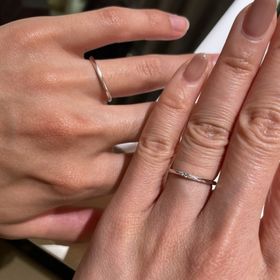 【TRECENTI(トレセンテ)の口コミ】 さりげない上品な指輪を私たちは気に入りましたが、太さやダイヤのデザイ…