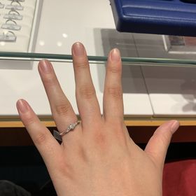 【銀座ダイヤモンドシライシの口コミ】 デザインもですが、それ以上にダイヤモンドシライシのダイヤが他のより輝…