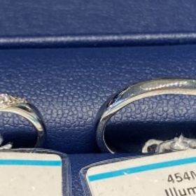 【銀座ダイヤモンドシライシの口コミ】 キラキラしている指輪を探していました。仕事柄派手な指輪はつけられない…