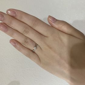 【銀座ダイヤモンドシライシの口コミ】 シンプルなデザインで指輪の輝きが最大限に生かされる素敵な婚約指輪を探…