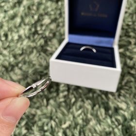 【HOSHI no SUNA 星の砂(ほしのすな)の口コミ】 デザインを重視で指輪を探していたがほしのすなさんのこちらの指輪に決定…