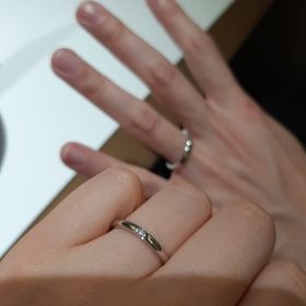 【ラザール ダイヤモンド(LAZARE DIAMOND)の口コミ】 程よい厚みと幅の細さによる洗練された高級感、ダイヤモンドの圧倒的な輝…