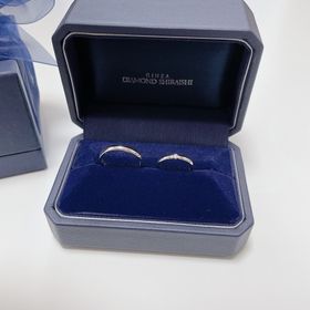 【銀座ダイヤモンドシライシの口コミ】 シンプルな1石タイプの指輪で長くつけていられるものを探してました。こち…