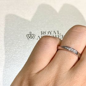 【ROYAL ASSCHER(ロイヤル・アッシャー)の口コミ】 シンプルすぎる結婚指輪より、華やかさや個性が欲しいと思っていましたの…