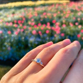 【HOSHI no SUNA 星の砂(ほしのすな)の口コミ】 シンプルですが、かわいく上品なデザインに惹かれました。何個か他にも気…