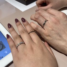 【TRECENTI(トレセンテ)の口コミ】 双子ダイヤが中心に入っているゴージャスなハーフエタニティを試着させて…