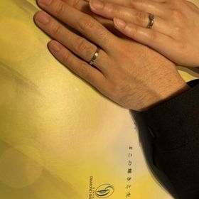 【銀座ダイヤモンドシライシの口コミ】 デザイン、価格で選びました。彼女が心から喜んでくれて、このデザインに…