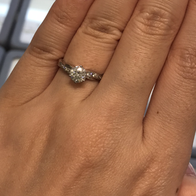 【WATANABE / 卸商社直営　渡辺】の口コミ いかにも婚約指輪です！という感じから少し離れたものを探している方にはよ...