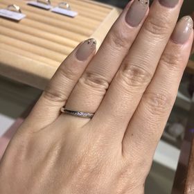 【TRECENTI(トレセンテ)の口コミ】 指輪上下に巻き付くようにメレダイヤモンドがあるため、正面から見た時だ…