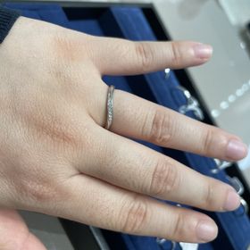 【4℃ BRIDAL(ヨンドシーブライダル)の口コミ】 シンプルでかわいいデザインのものが多かったです。どこに行ってもつけて…