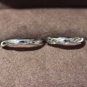 【JewelMIKI(ジュエルミキ)の口コミ】 仕事中もずっと着けっぱなしだと思ったので、あまり石とかが入っていない…