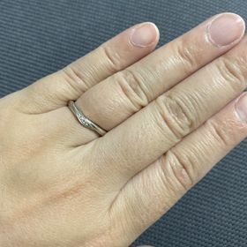 【エクセルコダイヤモンド(EXELCO DIAMOND)の口コミ】 指輪のデザインが洗練されていて素敵でした。Vの形を探していましたがそれ…