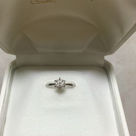 【WATANABE / 卸商社直営　渡辺の口コミ】 理想の一粒ダイヤのエンゲージリングと巡り会いました！ショーケースの中…