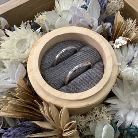 【鎌倉彫金工房の口コミ】 シンプルなデザインで、色はシルバーに決めていました。素材はプラチナか…