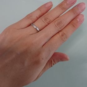 【festaria bijou SOPHIA(フェスタリア ビジュソフィア)の口コミ】 艶消しタイプでシンプル、指の細い私と太い主人二人に合うデザインのもの…