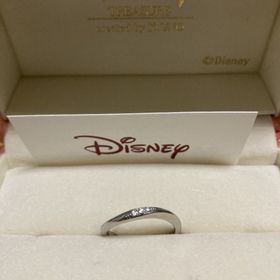 【ケイウノ ブライダル(K.UNO BRIDAL)の口コミ】 ウェーブのデザインで指が綺麗に見える感じが良かったです♪石を3つ入れて…