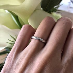 【YUKA HOJO(ユカホウジョウ)の口コミ】 指輪の決め手はYUKA HOJOのデザインです。シンプルでとてもかわいくて真ん…