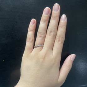 【festaria bijou SOPHIA(フェスタリア ビジュソフィア)の口コミ】 Sラインのハッキリしたリングで表から見える部分にダイヤモンドがぐるりと…