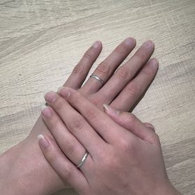 【BONDS(ボンズ)の口コミ】 普通の指輪より薄目で軽いので、指に違和感が感じるのが嫌だった2人にとっ…
