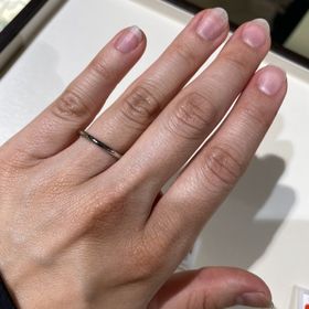 【カルティエ(Cartier)の口コミ】 リングの断面が円に近いリングでした。とても細かったので、短めの指にフ…