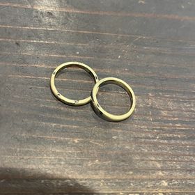 【鎌倉彫金工房の口コミ】 肌馴染みの良いイエローゴールドの素材で、あえて光沢感をなくしたマット…