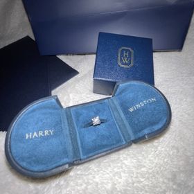 【ハリー・ウィンストン(Harry Winston)の口コミ】 婚約指輪は、主人が選んでプレゼントしてくれました。憧れのハリーウィン…