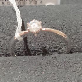 【TRECENTI(トレセンテ)の口コミ】 指輪のシンプルなデザインとダイヤモンドとの組み合わせがとても素敵だっ…