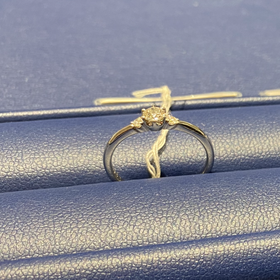 【銀座ダイヤモンドシライシの口コミ】 価格とデザインに惹かれて決めました。パートナーに似合う物を親身になっ…