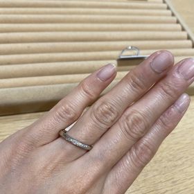 【TRECENTI(トレセンテ)の口コミ】 デザインやダイヤの数、並びで様々な種類があり、とても迷いましたが、斜…