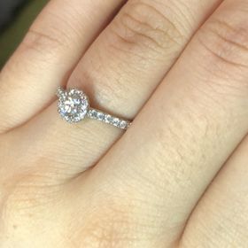 【銀座ダイヤモンドシライシの口コミ】 価格は度外視。デザインで選びました。ダイヤモンドが沢山着いておりきら…