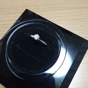 【ラザール ダイヤモンド(LAZARE DIAMOND)の口コミ】 世界三大カッターズブランドのため、ダイヤの輝きが本当にきれいでした。…