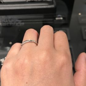 【エクセルコダイヤモンド(EXELCO DIAMOND)の口コミ】 ダイヤの輝きがとてもキレイで、自分の指を見たときにダイヤが見えるデザ…