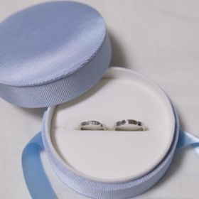 【【閉業】フラー・ジャコー(FURRER-JACOT)の口コミ】 日本限定デザインで他の人と被りにくいところが魅力でした。
横から見ると…