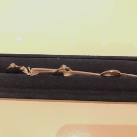 【4℃ BRIDAL(ヨンドシーブライダル)の口コミ】 デザインはシンプルなものから、可愛い感じや豪華なものまで様々なものが…