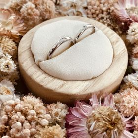 【ついぶ工房の口コミ】 お互い手作りすることが元から好きで、
婚約指輪も手作りをいただきました…