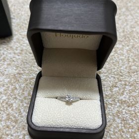 【宝寿堂(ほうじゅどう)の口コミ】 指輪の着け心地、デザイン、4C、価格などを重視して決めました。一生モノ…