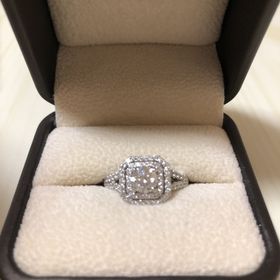 【宝寿堂(ほうじゅどう)の口コミ】 自分がどんな婚約指輪のデザインが好きなのか定まらないまま婚約指輪を探…