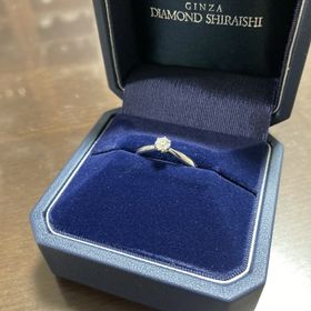 【銀座ダイヤモンドシライシの口コミ】 ホリミナスというデザインにしました。自分の指にしたときに、しっくりき…