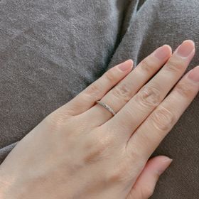 【銀座ダイヤモンドシライシの口コミ】 決め手となったのは、指輪のデザインです。
他店舗も見に行きましたが、銀…