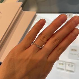 【ティファニー(Tiffany & Co.)の口コミ】 指輪のデザインがすごく気に入りました。ハーモニーというリングでその名…