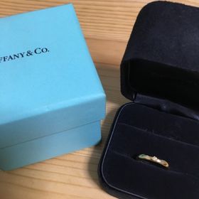 【ティファニー(Tiffany & Co.)の口コミ】 ゴールドの指輪で探しておりました。みんなと同じではつまらないなぁとネ…