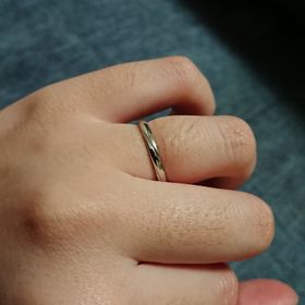 【アイプリモ(I-PRIMO)の口コミ】 シンプルかつ上品な指輪で、ずっと着用していても問題ないものを探してい…