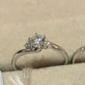 【アネリディギンザ(ANELLI DI GINZA)の口コミ】 作りが細めで細めが好みだったので、気に入りました。婚約指輪もウェーブ…